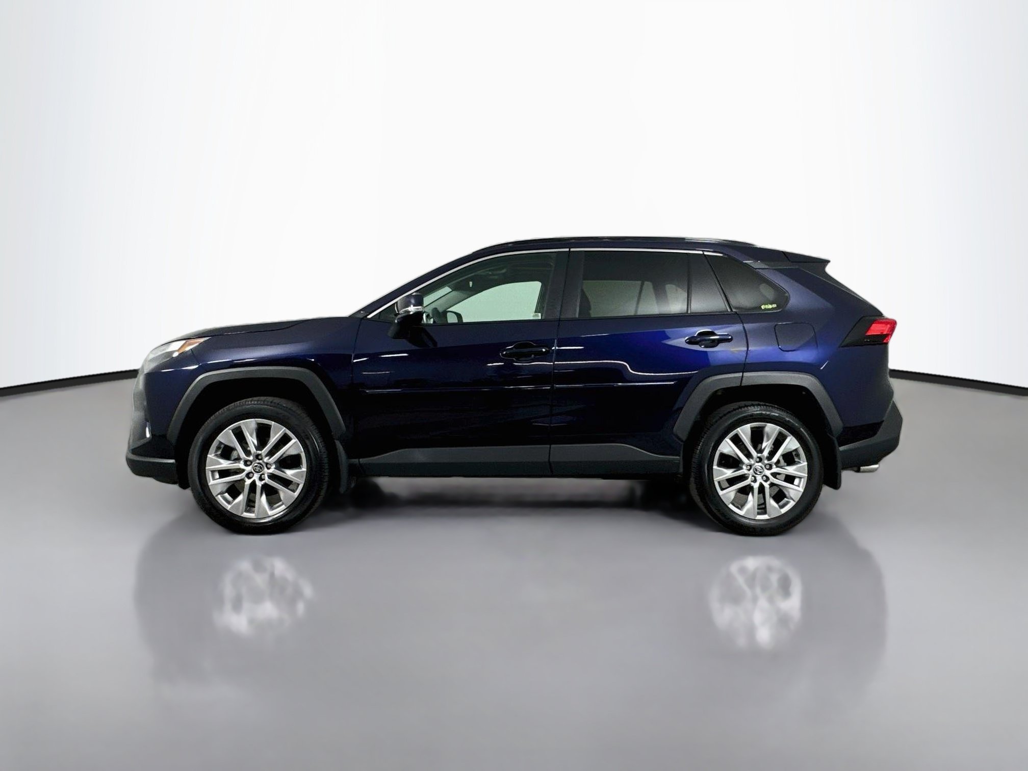 Certified 2023 Toyota RAV4 XLE Premium AWD/4WD image 4