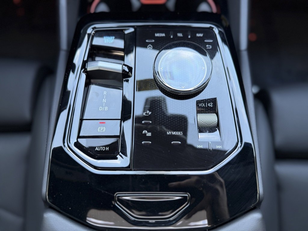 Used 2025 BMW i5 eDrive40i w/ Premium Package image 17
