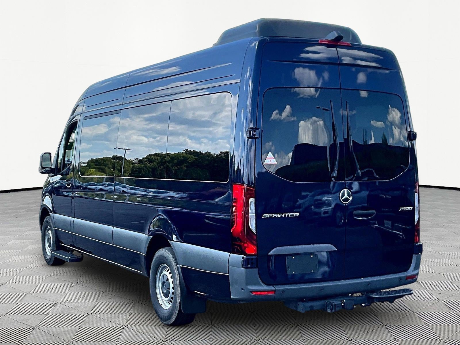Used 2024 Mercedes-Benz Sprinter 2500 image 4
