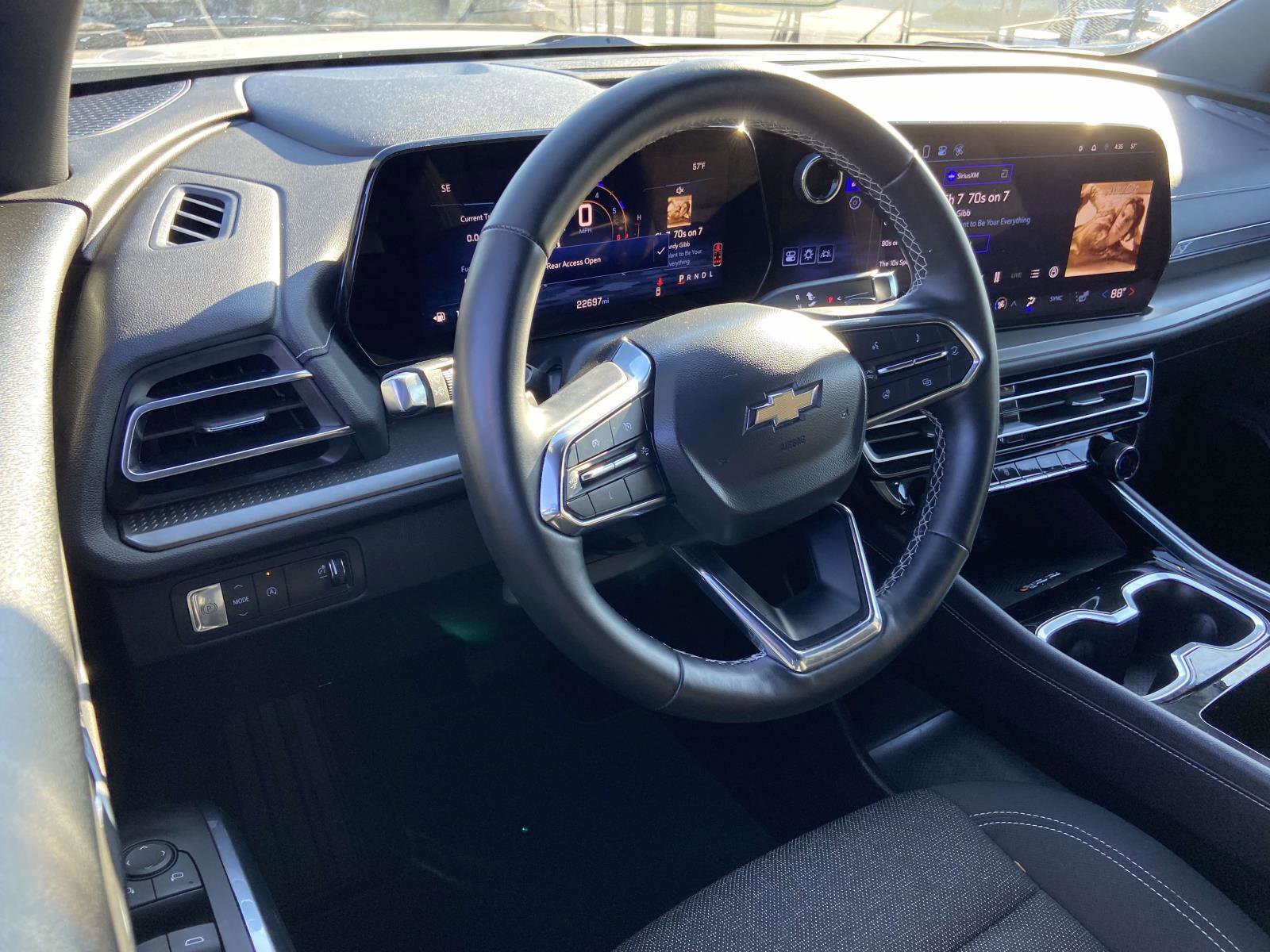 Certified 2025 Chevrolet Traverse LT image 2