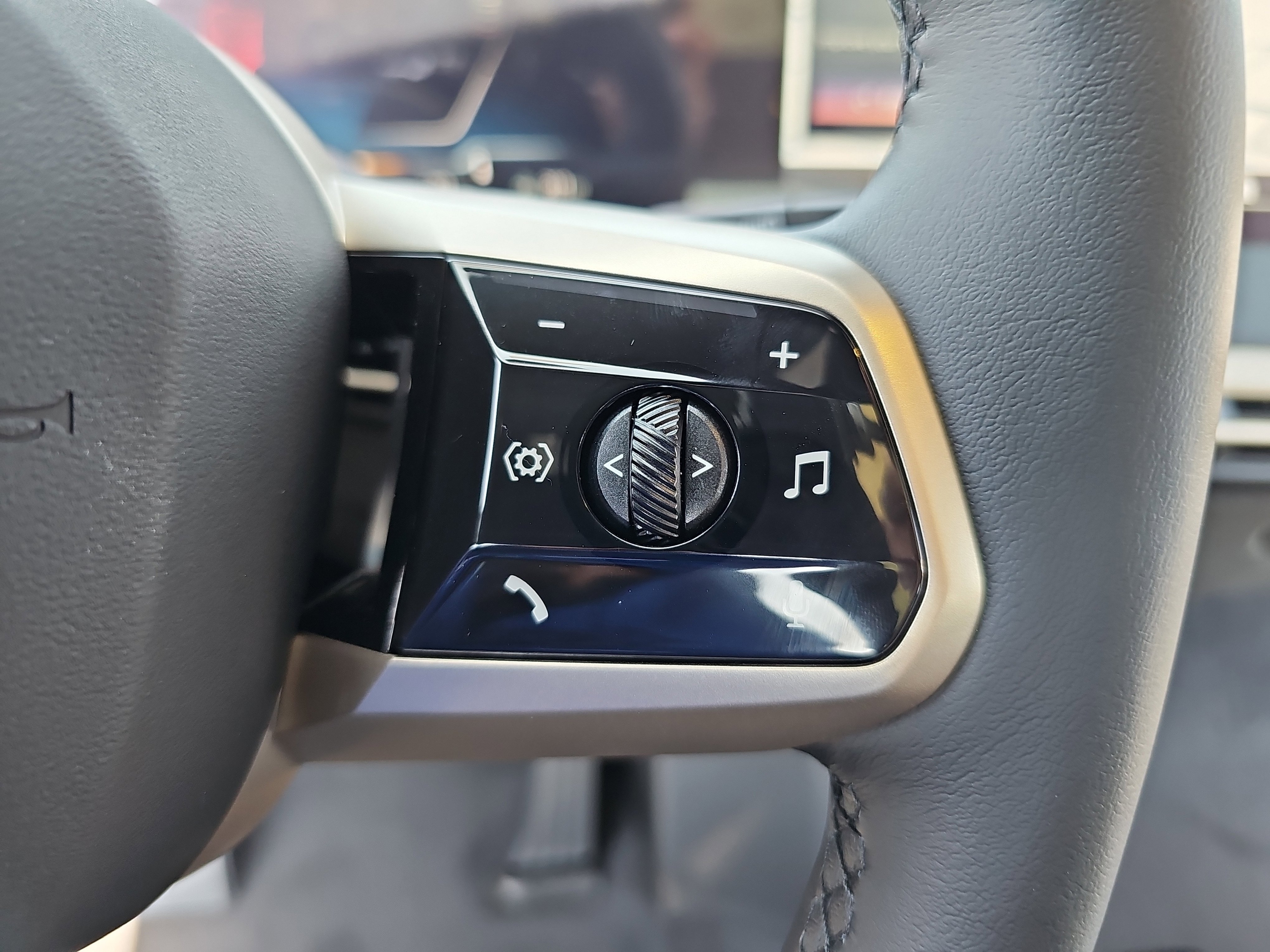 New 2026 BMW iX xDrive60 w/ Premium Package image 18