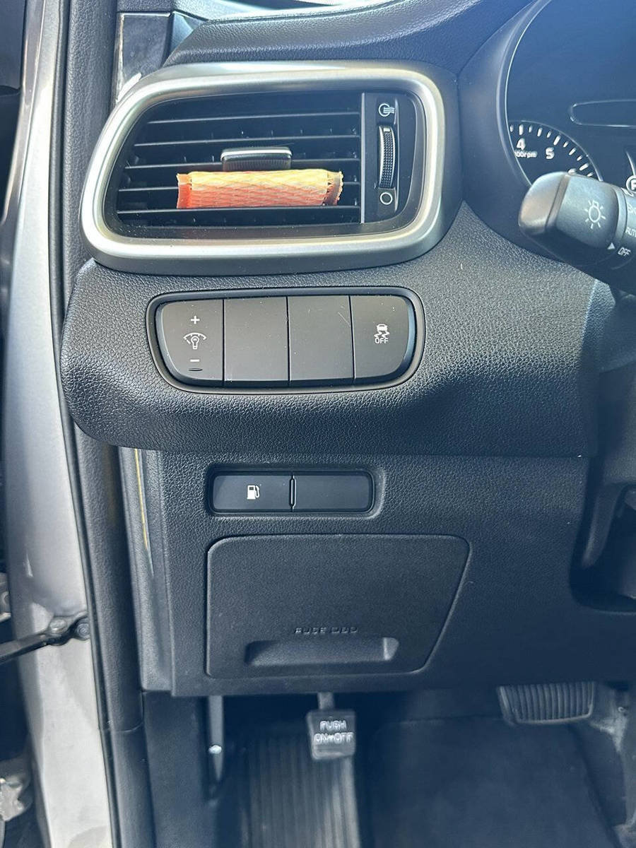 Used 2018 Kia Sorento L FWD image 18