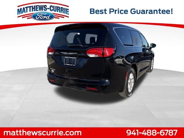 Used 2024 Chrysler Voyager LX image 4
