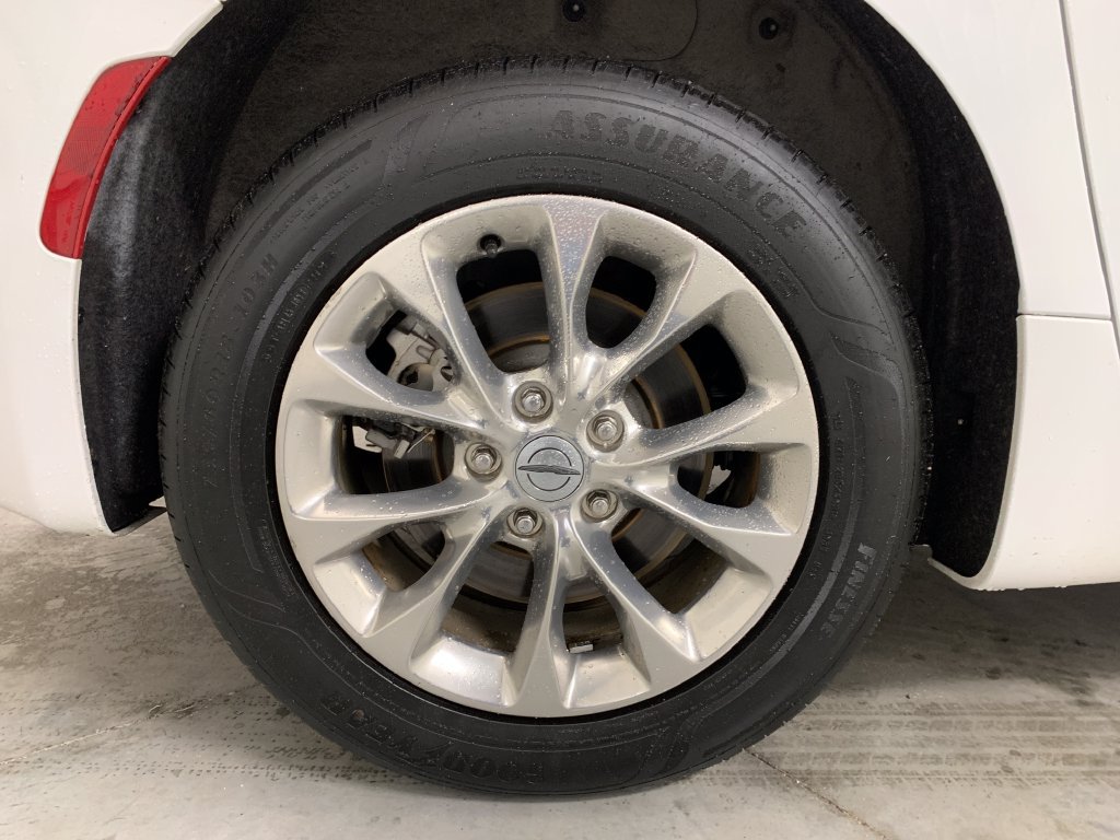 Used 2022 Chrysler Pacifica Touring-L AWD/4WD image 10