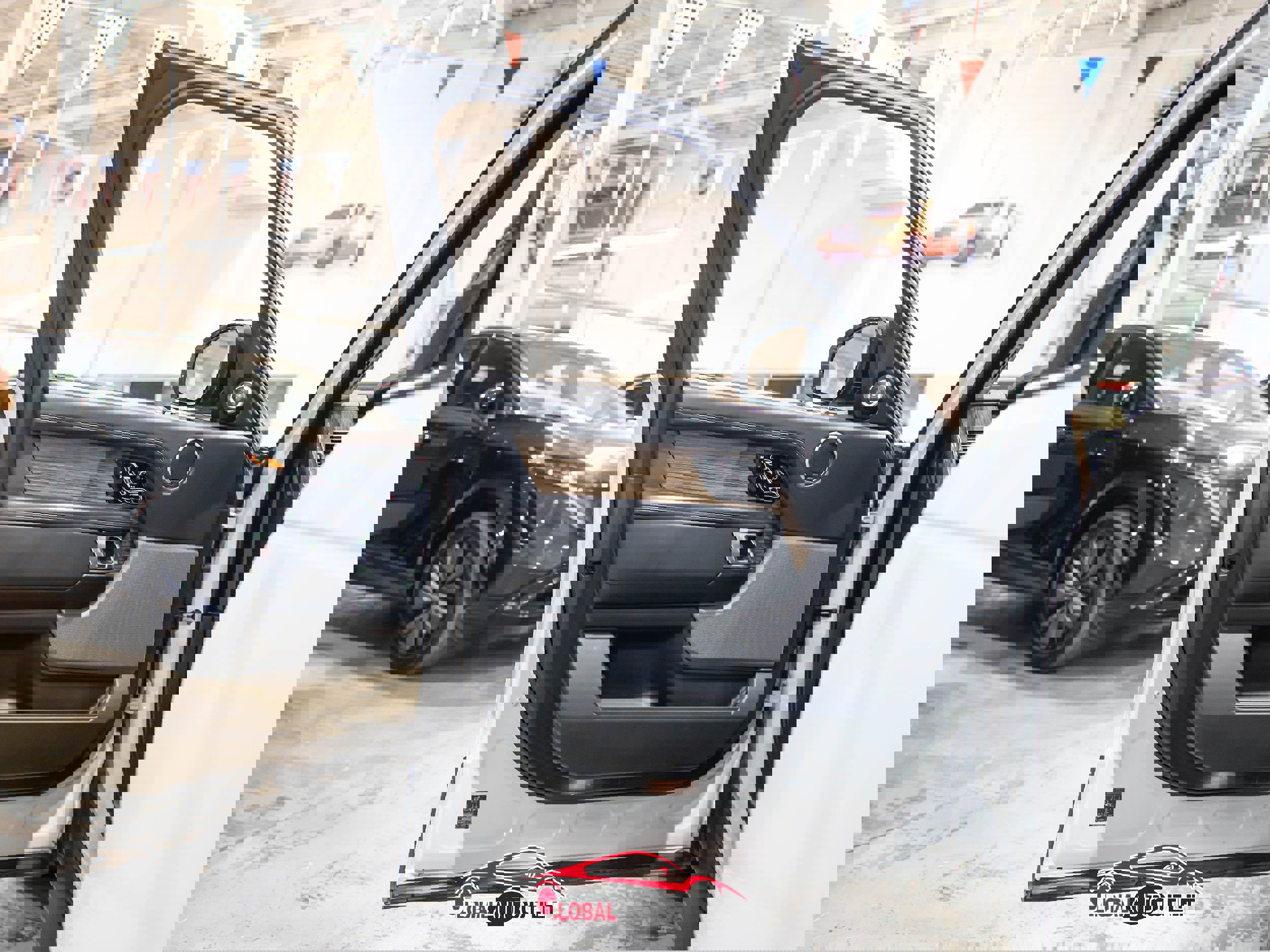 Used 2018 Land Rover Range Rover Long Wheelbase Supercharged image 43