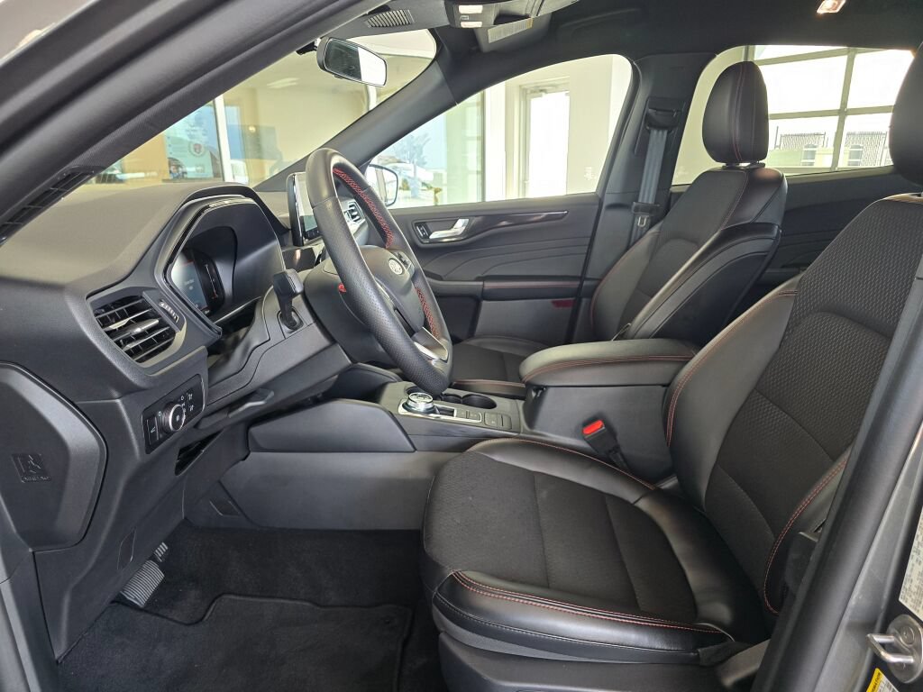 Used 2025 Ford Escape ST-Line Select AWD/4WD image 15