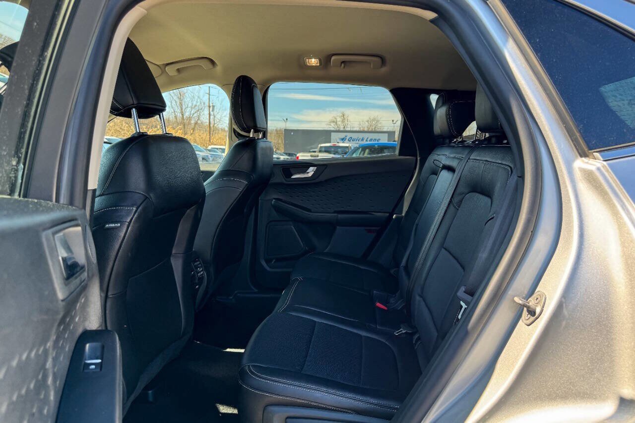 Used 2020 Ford Escape Titanium image 18