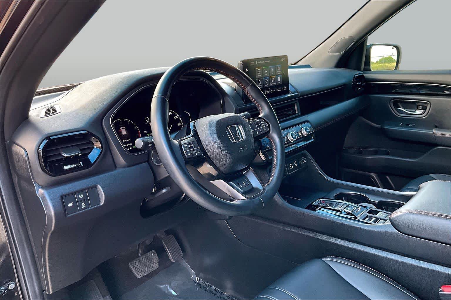 Used 2025 Honda Pilot TrailSport image 17