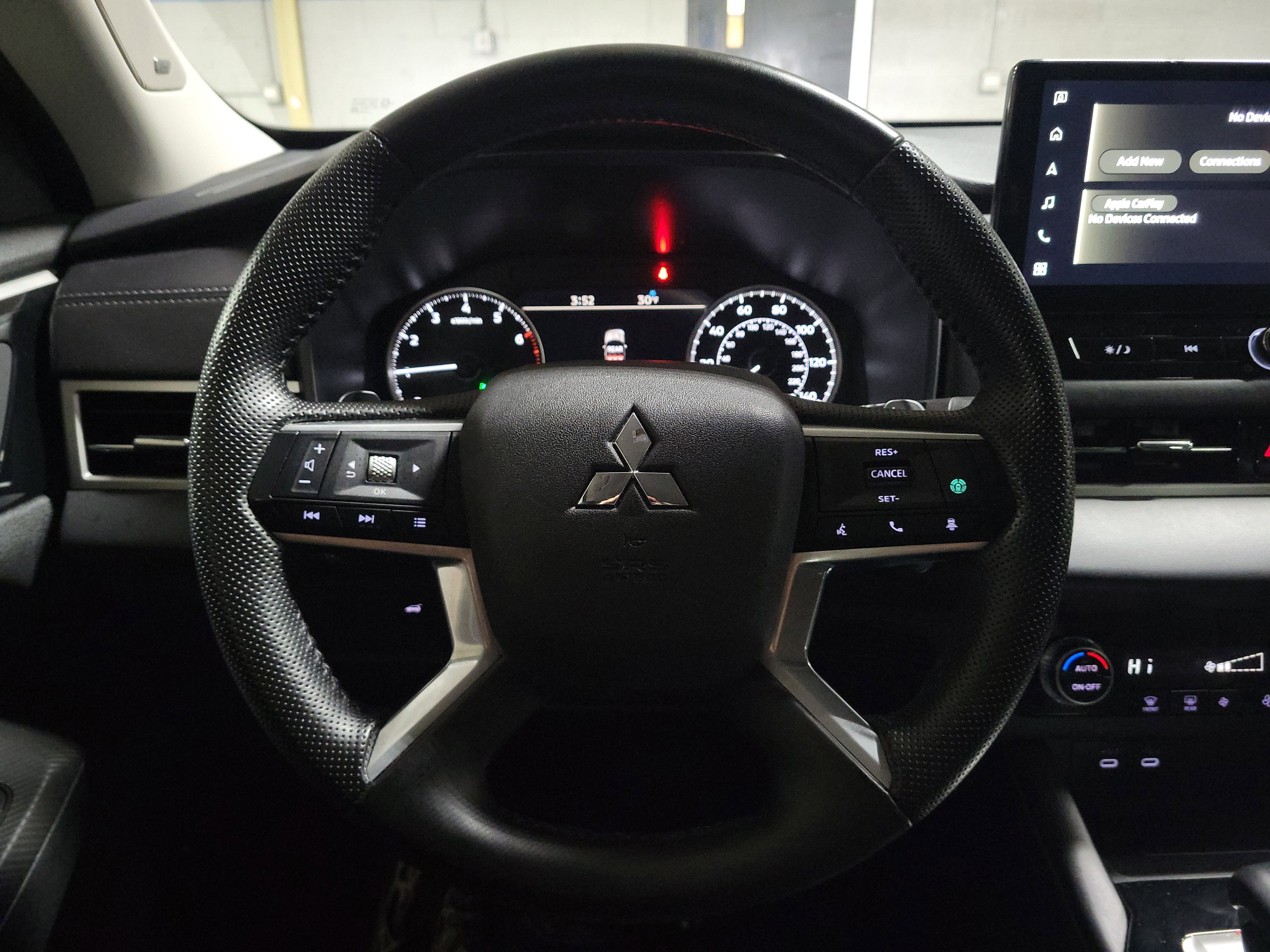 Used 2025 Mitsubishi Outlander SE image 25