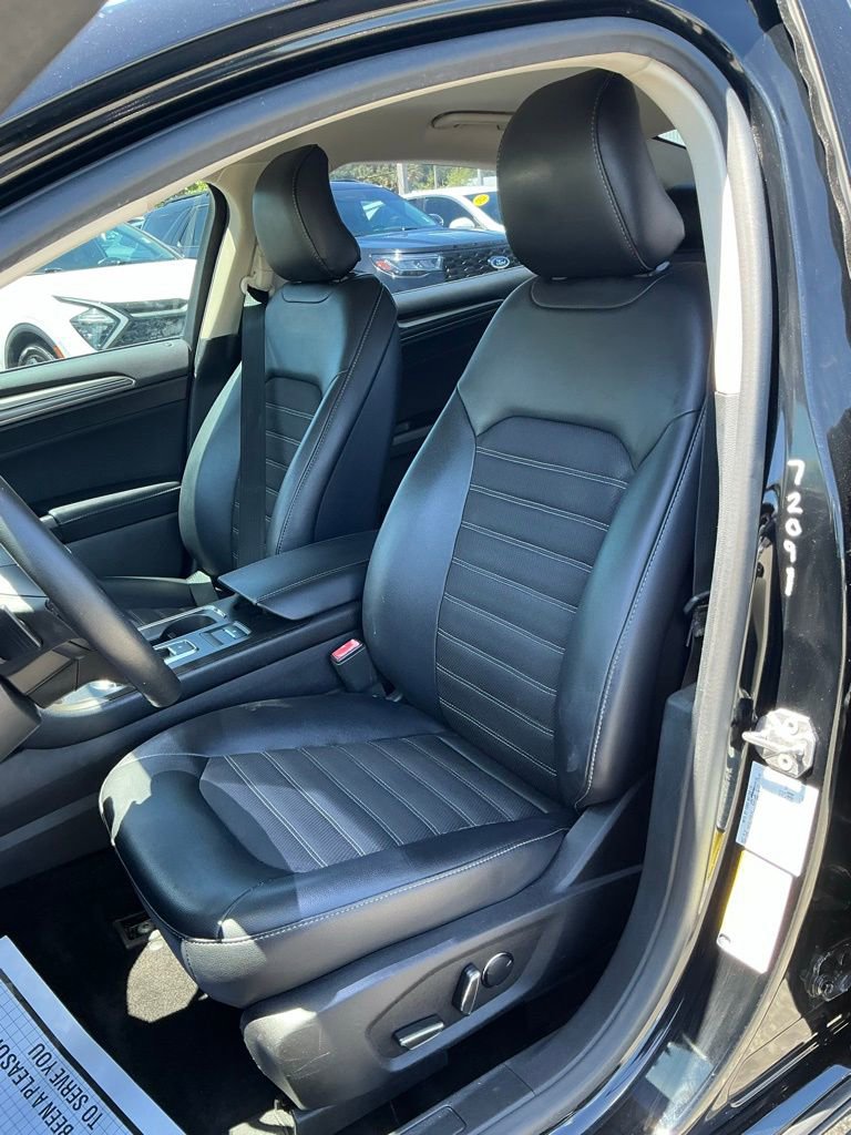 Used 2017 Ford Fusion SE w/ Equipment Group 201A FWD image 24
