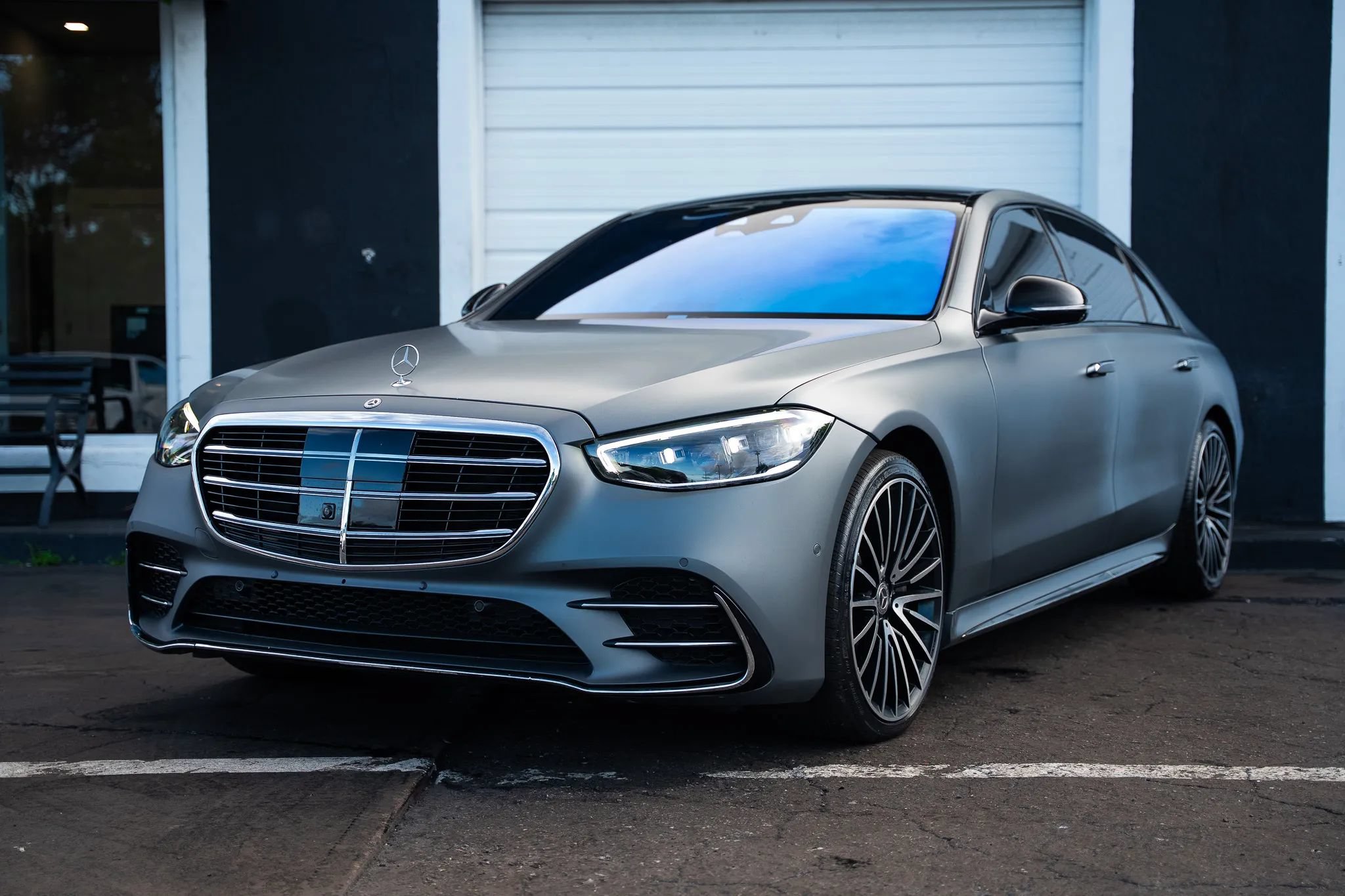 Used 2023 Mercedes-Benz S 580 4MATIC Sedan w/ AMG Line image 3