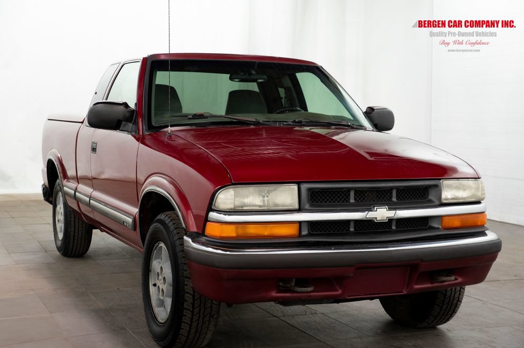 Used 2002 Chevrolet S10 Pickup LS w/ LS Preferred Equipment Group AWD/4WD 360° Tour