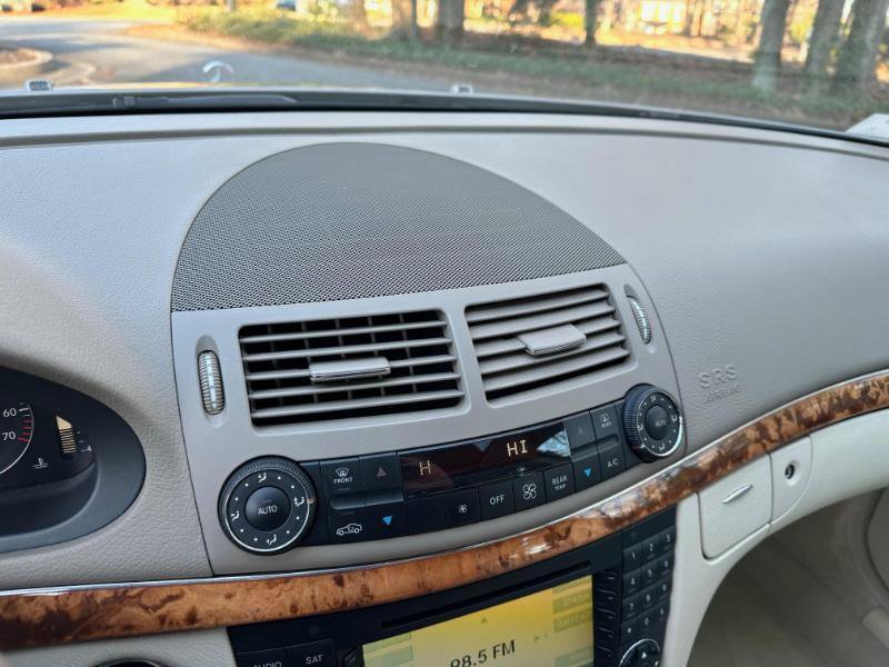 Used 2006 Mercedes-Benz E 500 Sedan image 25