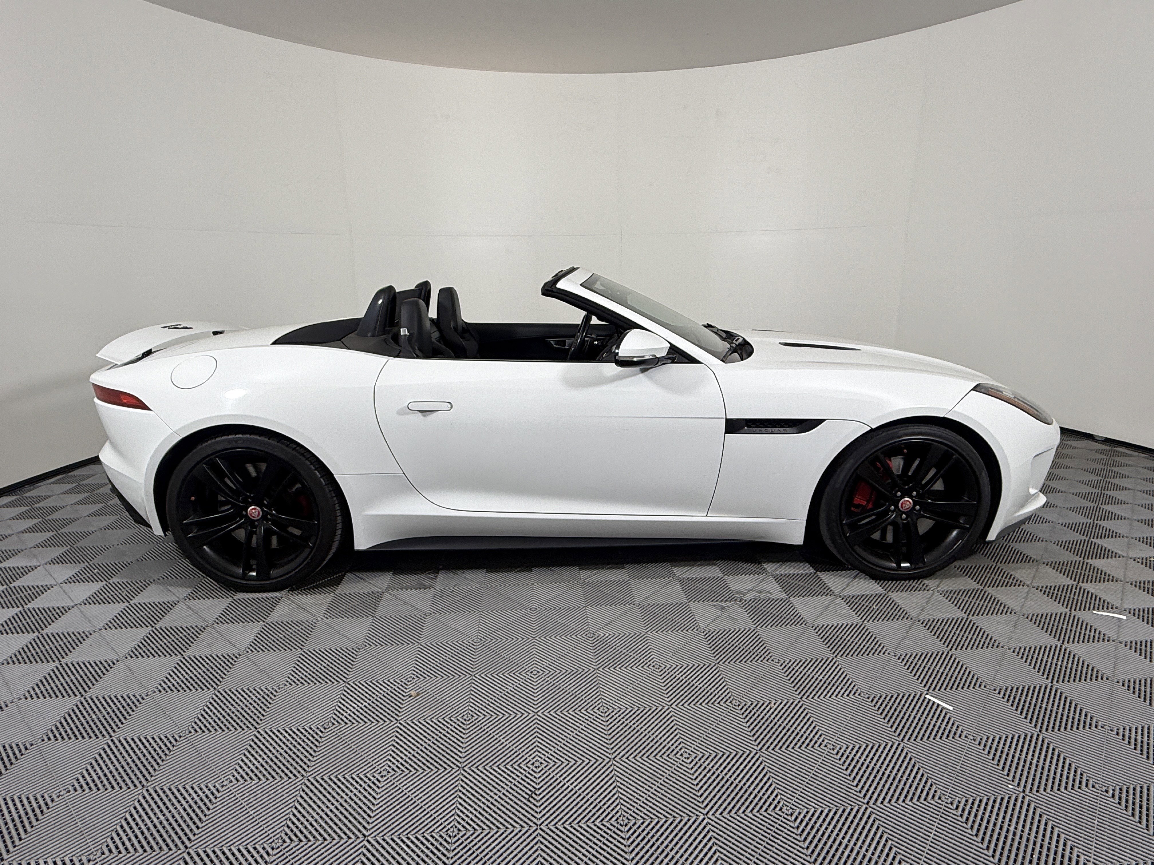 Used 2015 Jaguar F-TYPE S image 7