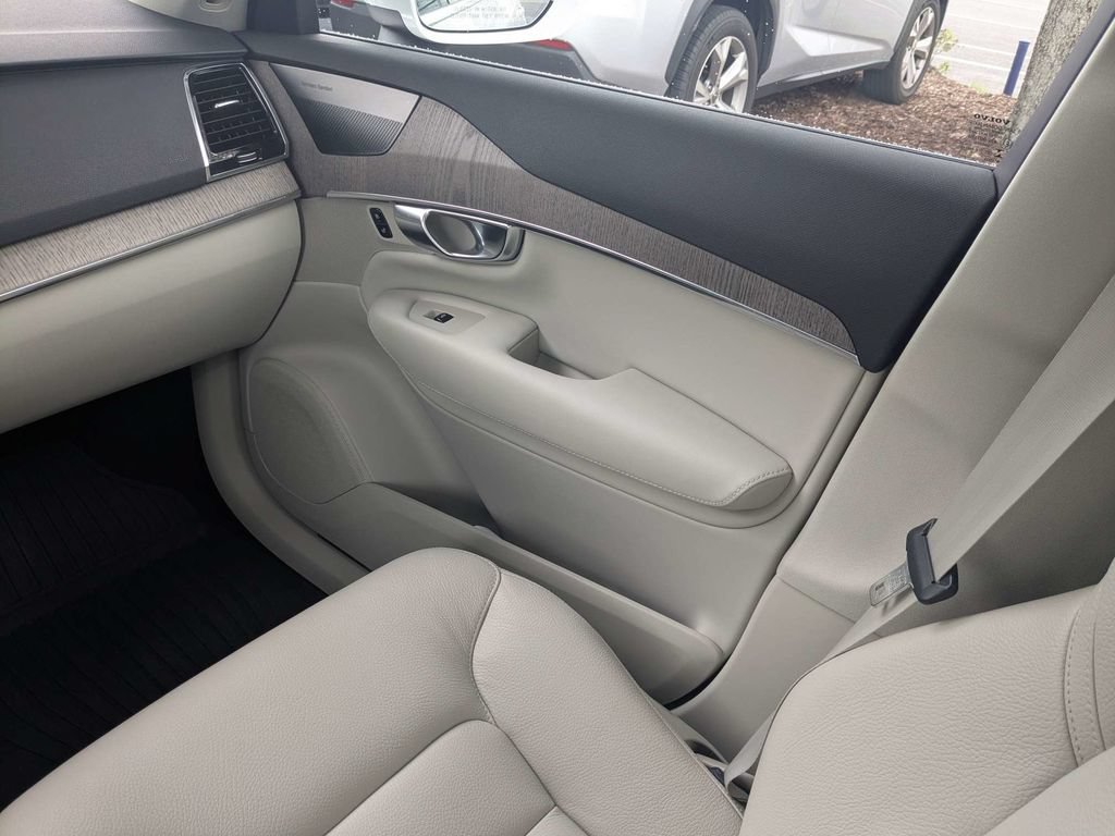 Certified 2023 Volvo XC90 T8 Plus AWD/4WD image 25