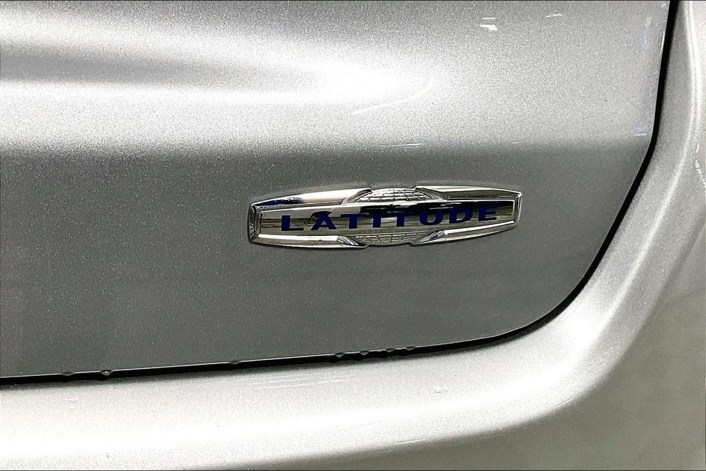 Used 2018 Jeep Compass Latitude w/ Cold Weather Group image 14