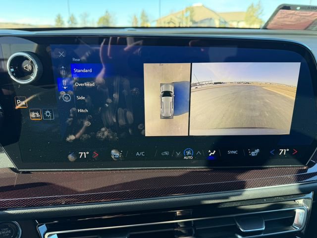 Used 2025 Chevrolet Traverse Z71 w/ Driver Confidence Package image 26