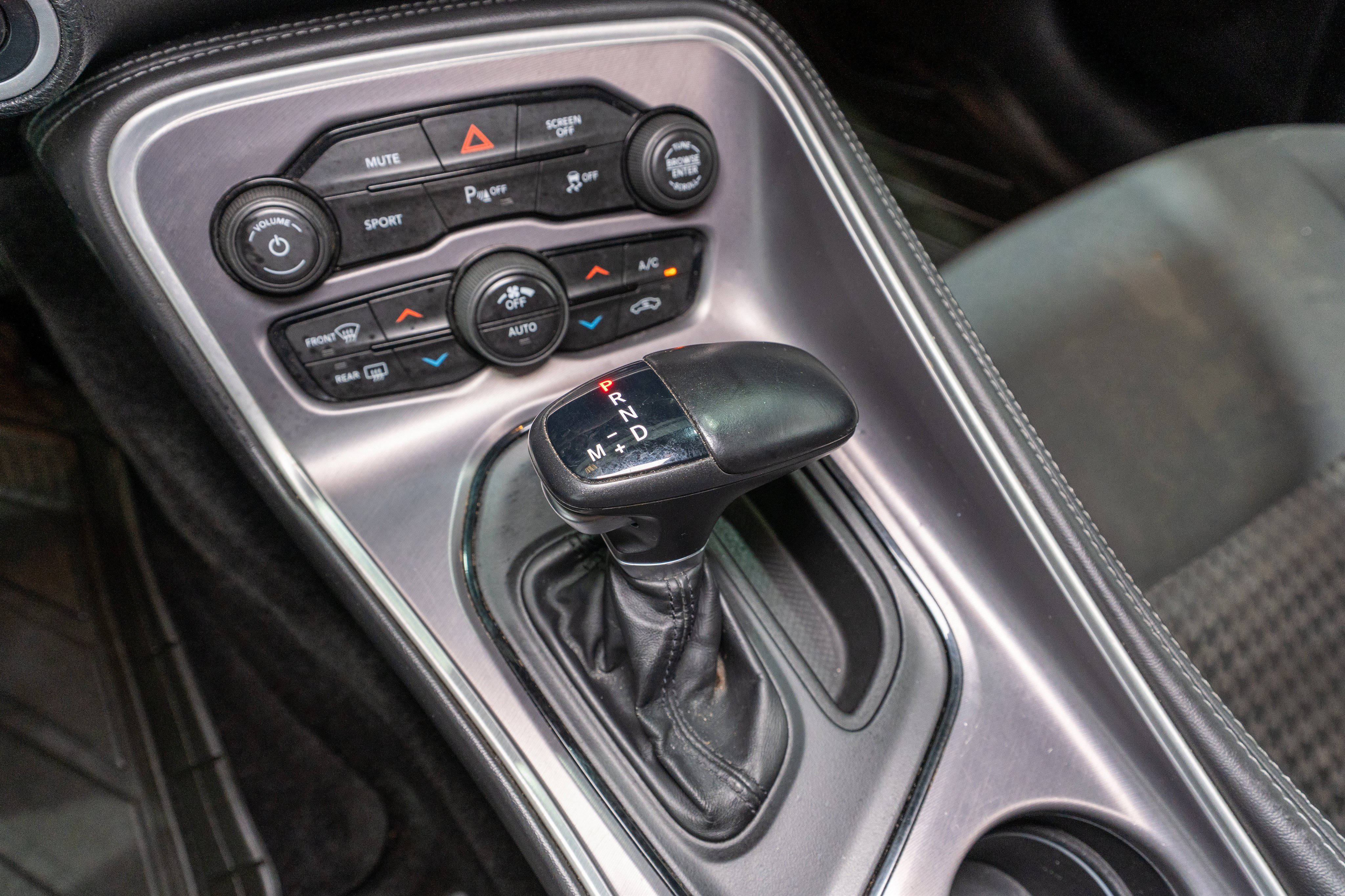 Used 2019 Dodge Challenger R/T w/ Driver Convenience Group RWD image 18