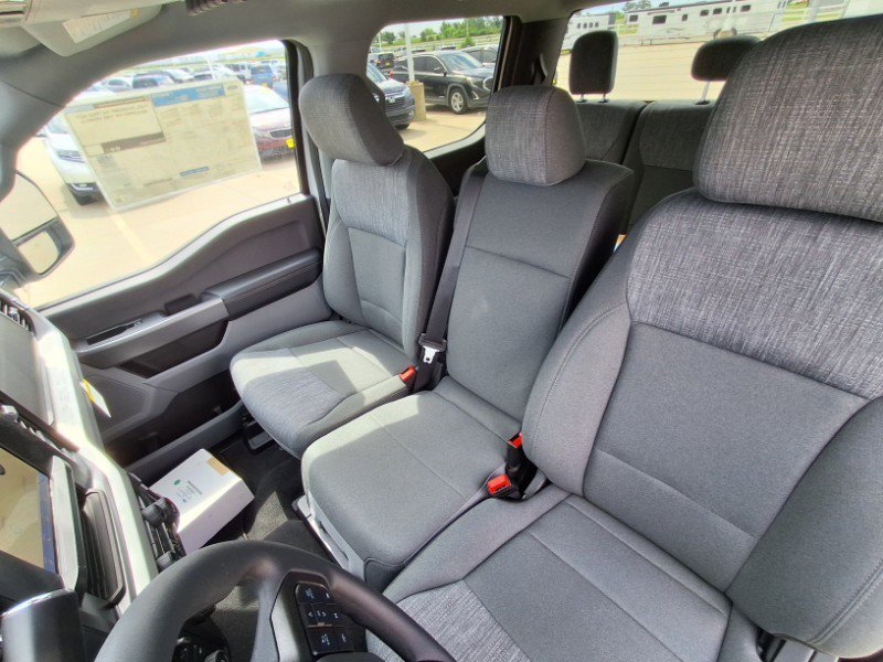 New 2025 Ford F550 4x4 Crew Cab image 11