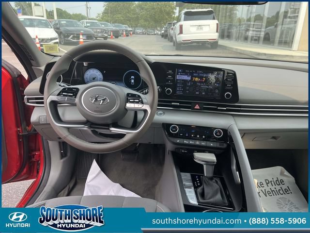Certified 2022 Hyundai Elantra SEL w/ Convenience Package FWD image 12
