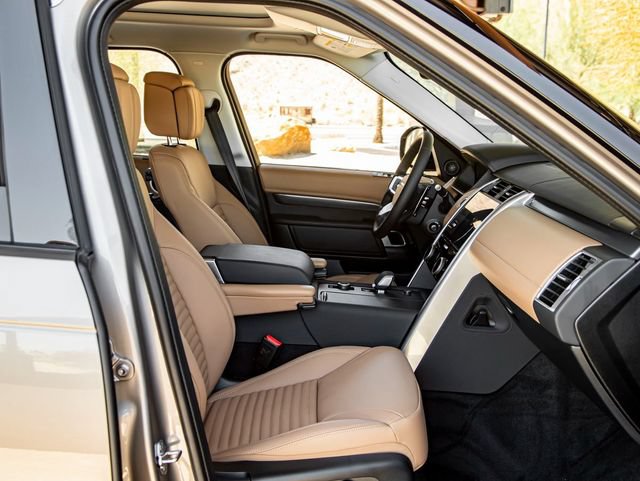 New 2025 Land Rover Discovery Metropolitan Edition AWD/4WD image 27