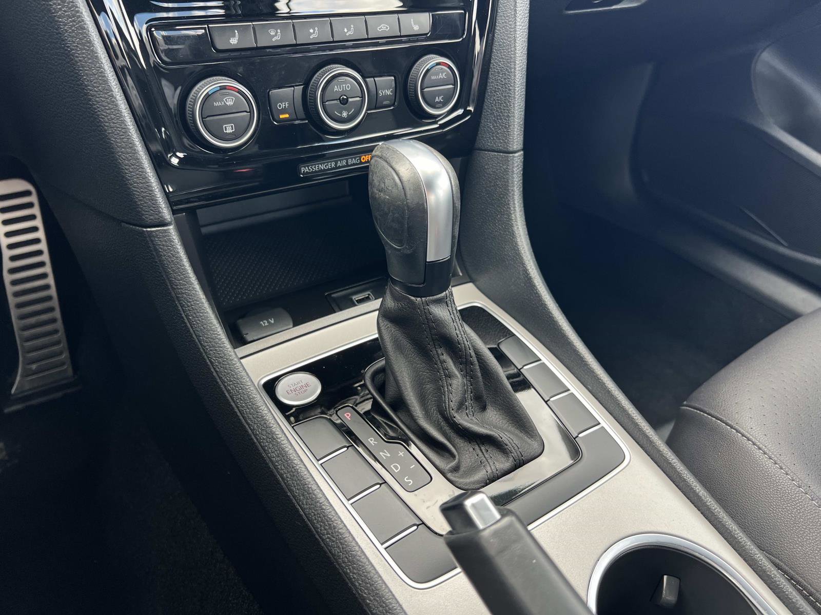 Certified 2022 Volkswagen Passat 2.0T R-Line image 15