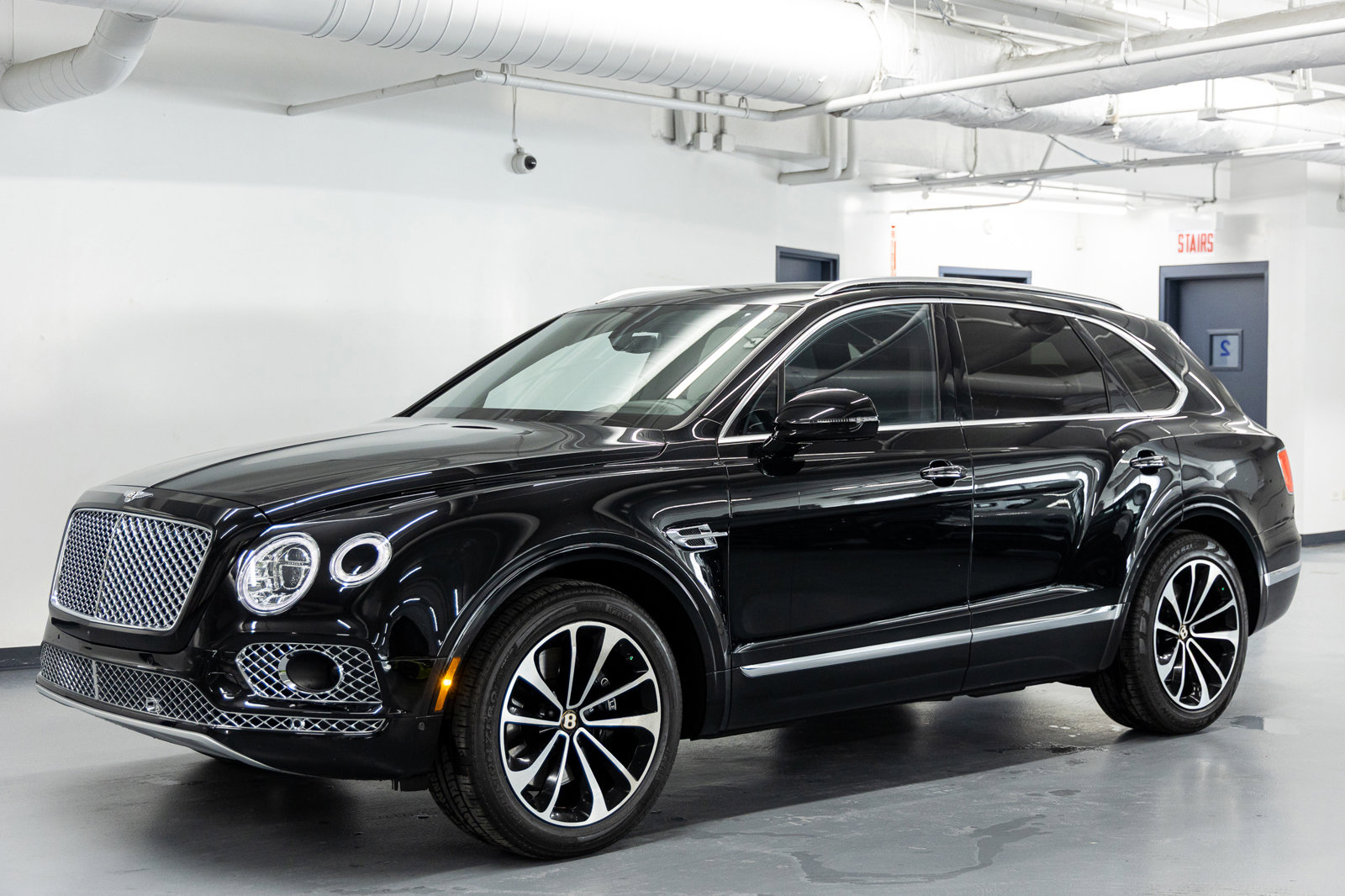 Used 2020 Bentley Bentayga image 1