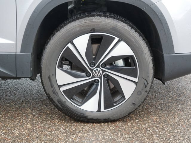Certified 2025 Volkswagen Taos SE AWD/4WD image 9