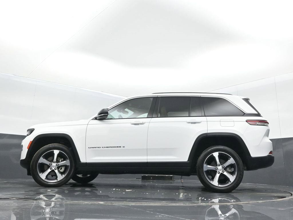 Used 2023 Jeep Grand Cherokee Limited image 32