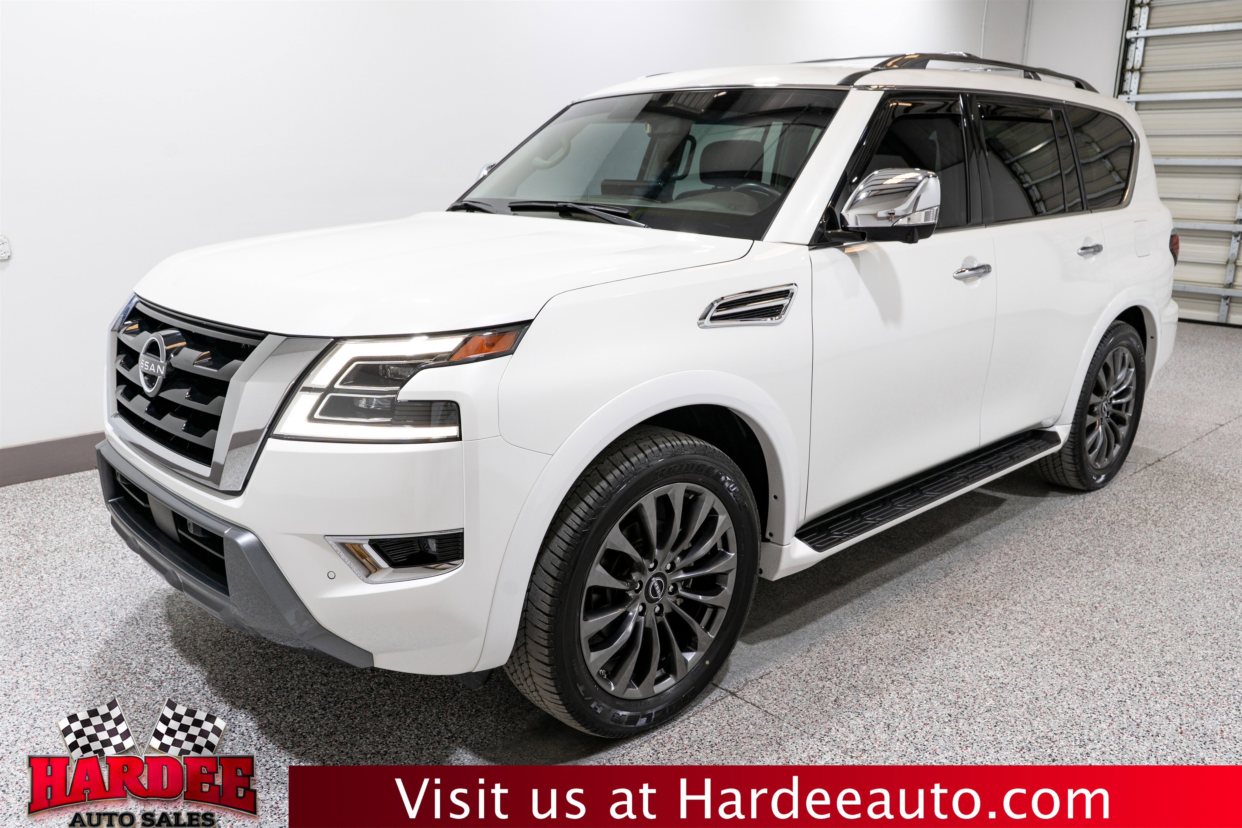 Used 2023 Nissan Armada Platinum w/ Captain's Chairs Package RWD image 2