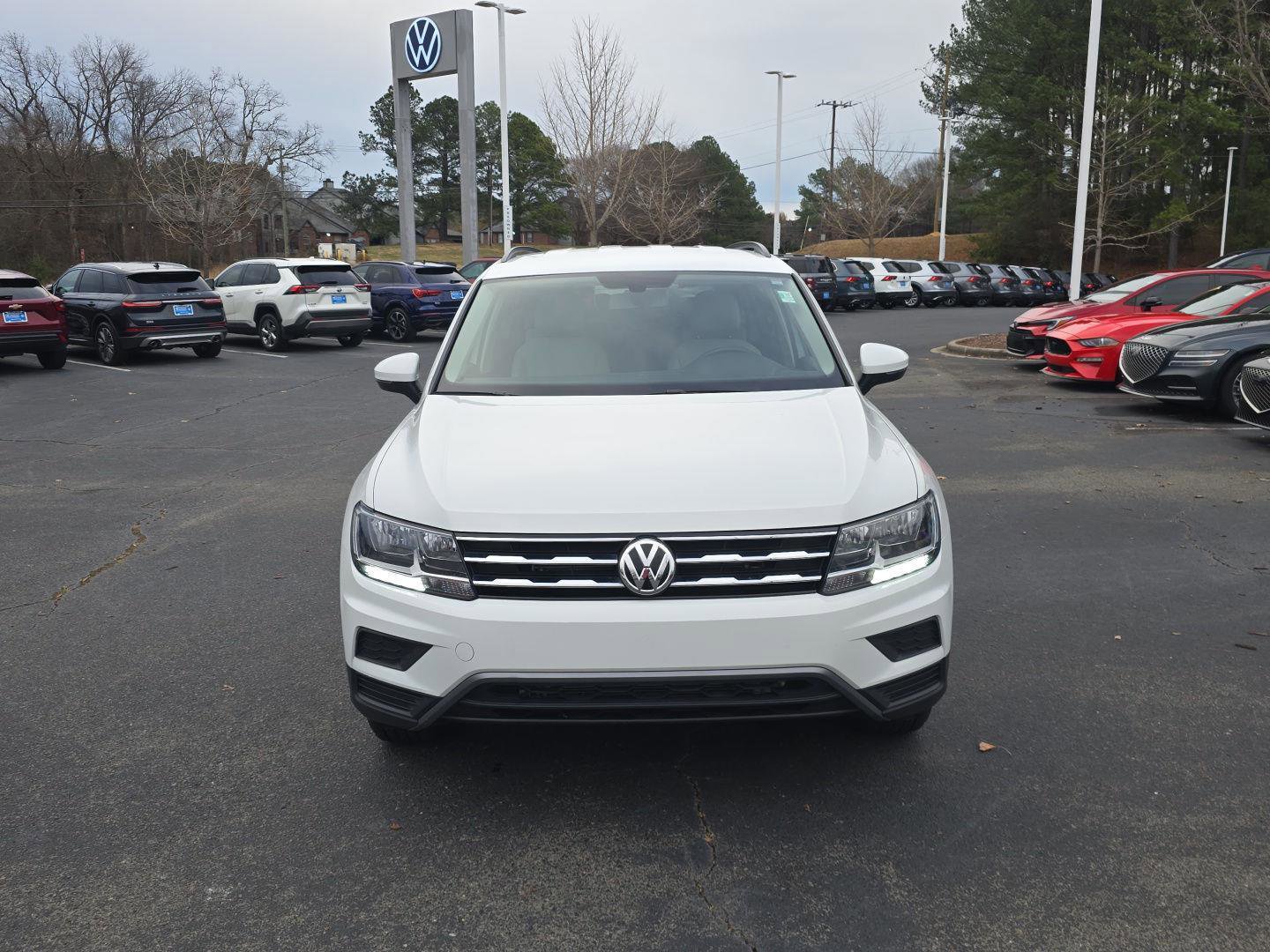 Used 2020 Volkswagen Tiguan SE image 2