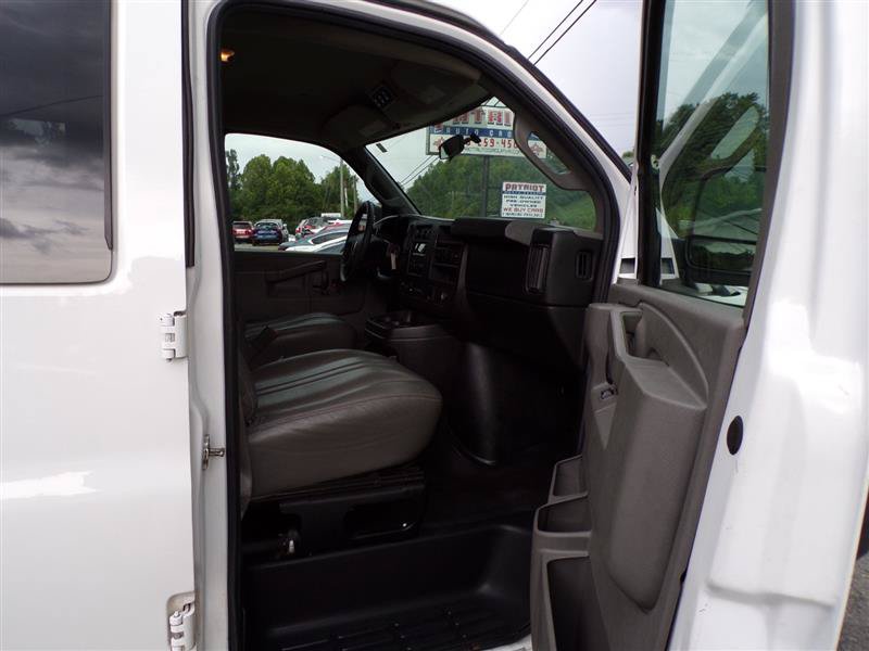 Used 2017 Chevrolet Express 3500 LS RWD image 17