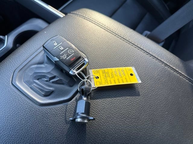 Used 2025 RAM 1500 Laramie AWD/4WD image 28