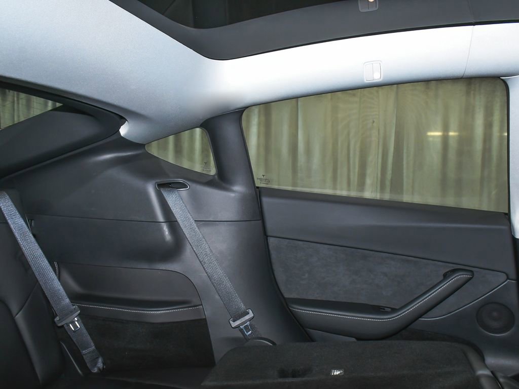 Used 2025 Tesla Model Y Long Range AWD/4WD image 59