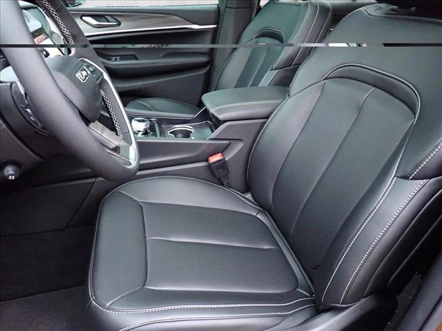 Used 2026 Jeep Grand Cherokee Limited w/ Luxury Tech Group II AWD/4WD image 10