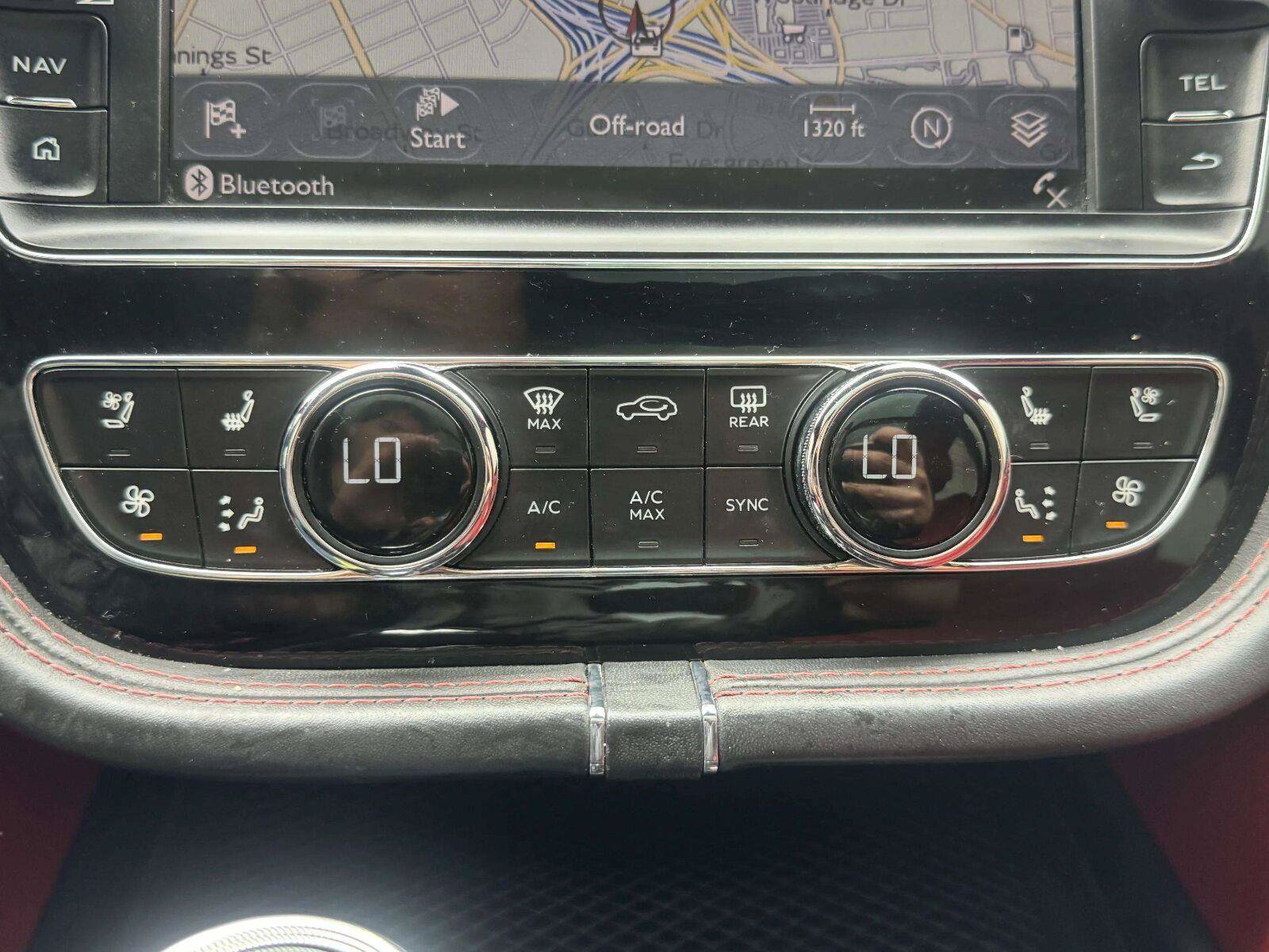 Used 2018 Bentley Bentayga AWD/4WD image 44