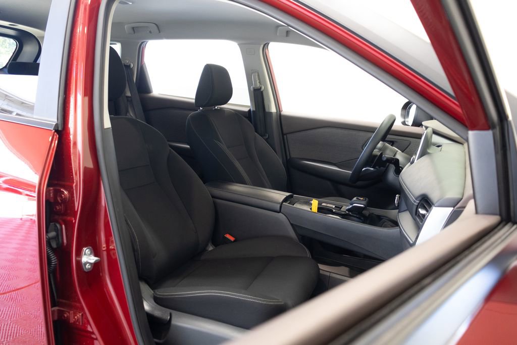 Used 2023 Nissan Rogue S image 21