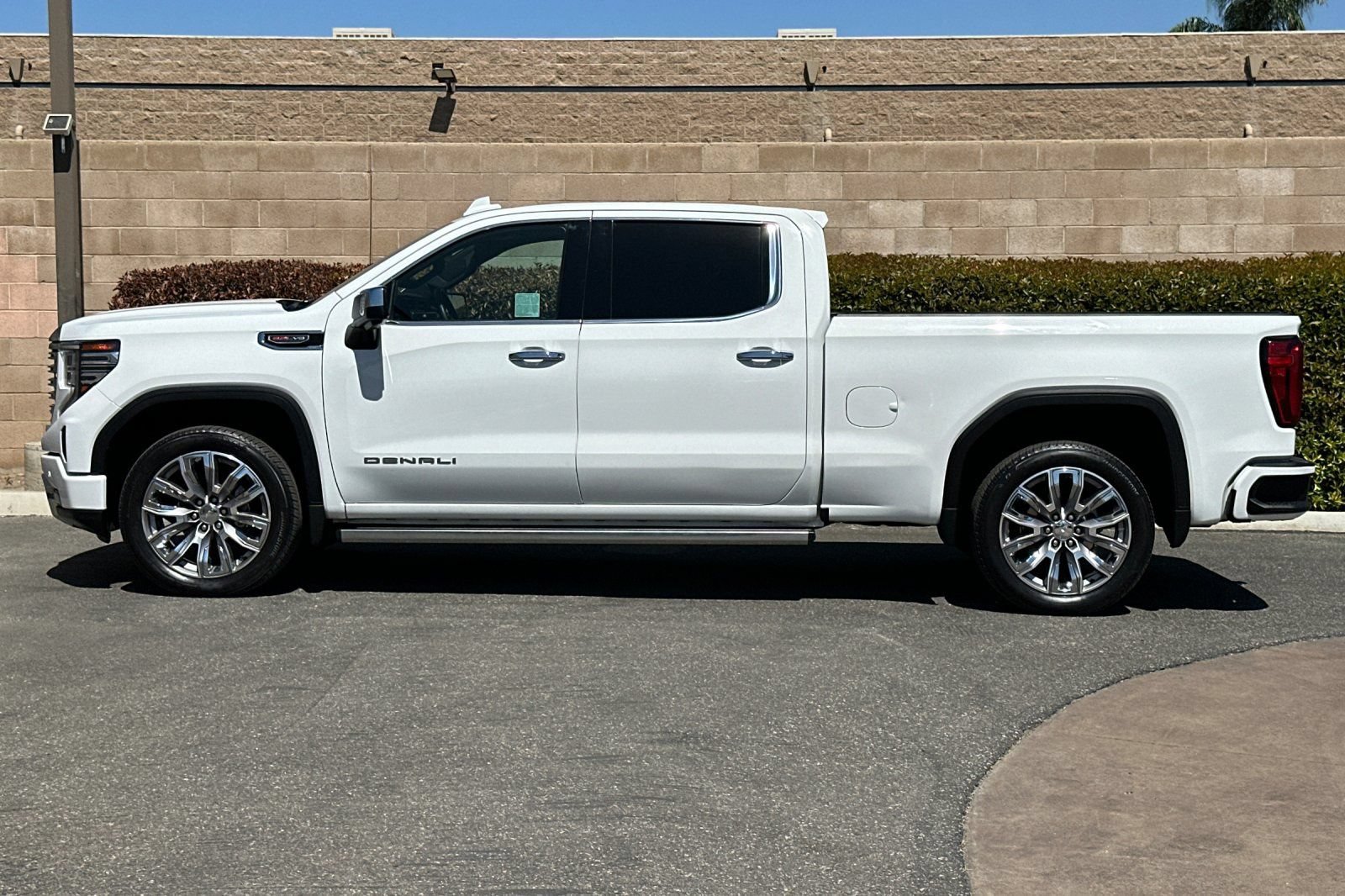 Certified 2023 GMC Sierra 1500 Denali w/ Denali Reserve Package AWD/4WD image 7
