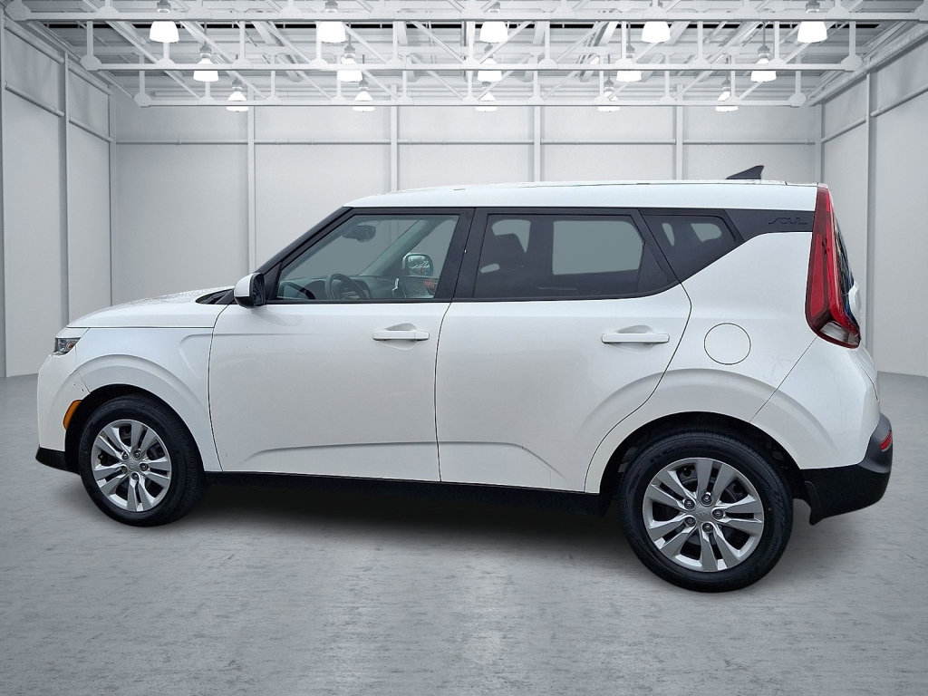 Used 2021 Kia Soul LX image 2