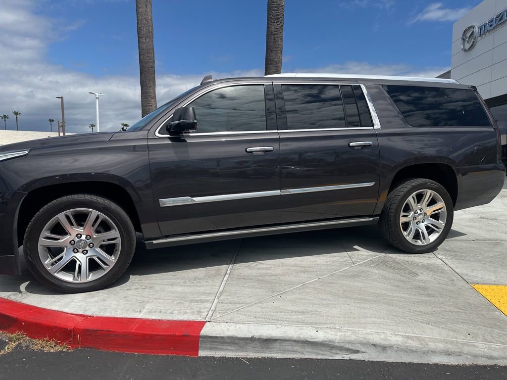 Used 2018 Cadillac Escalade ESV Premium Luxury image 8