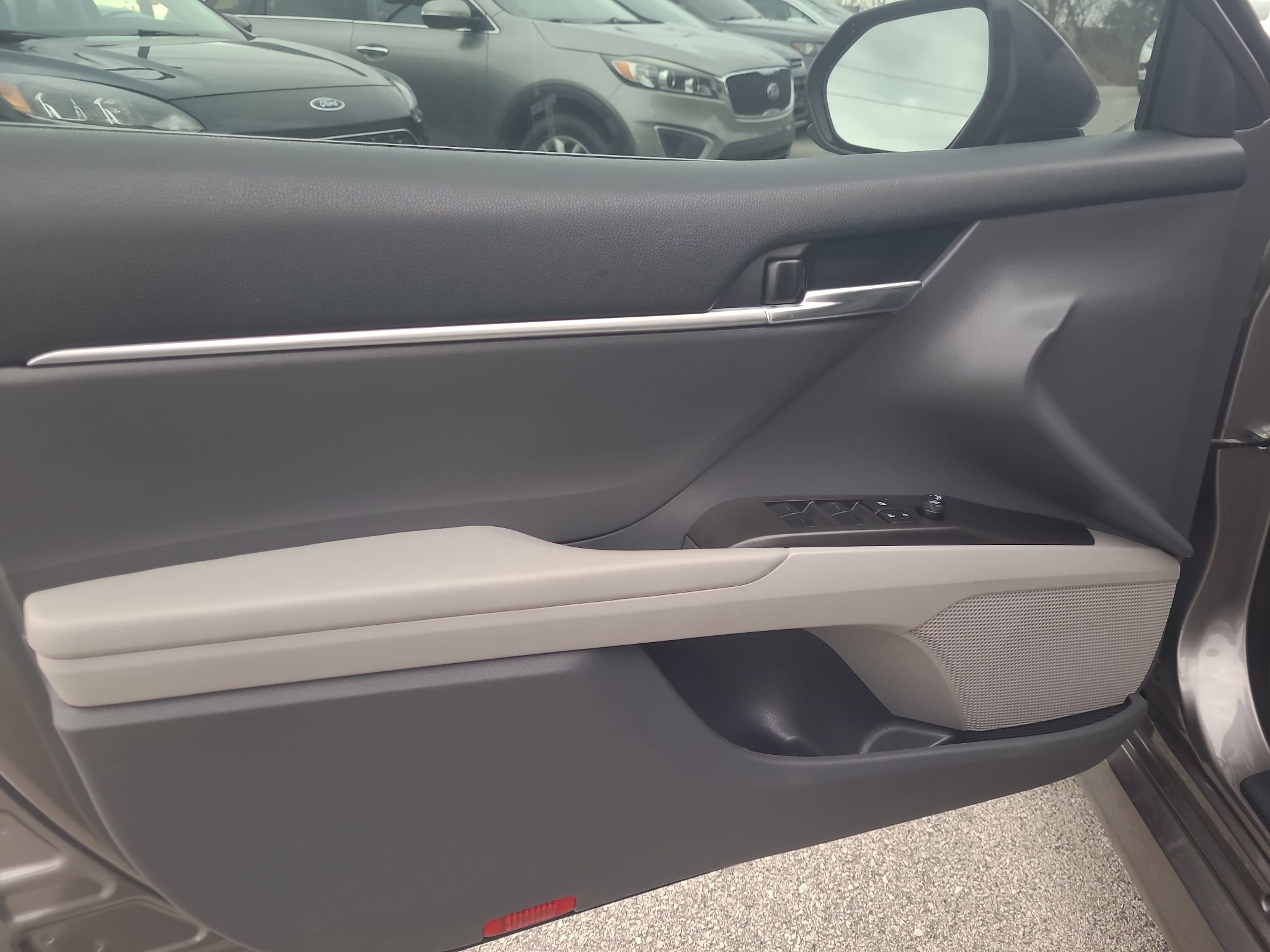 Used 2022 Toyota Camry LE image 12