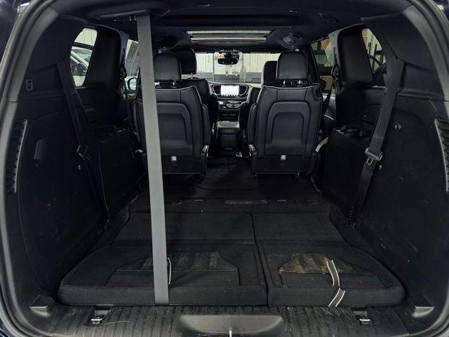 Used 2025 Chrysler Pacifica Limited FWD image 13