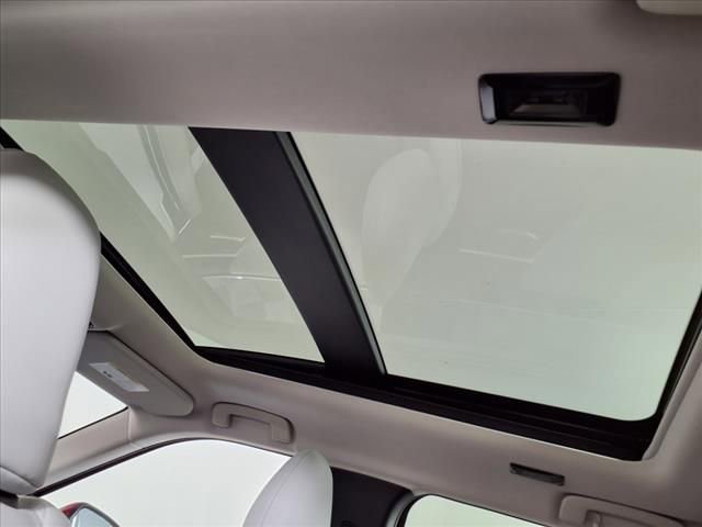 Used 2025 Mitsubishi Outlander SE image 14