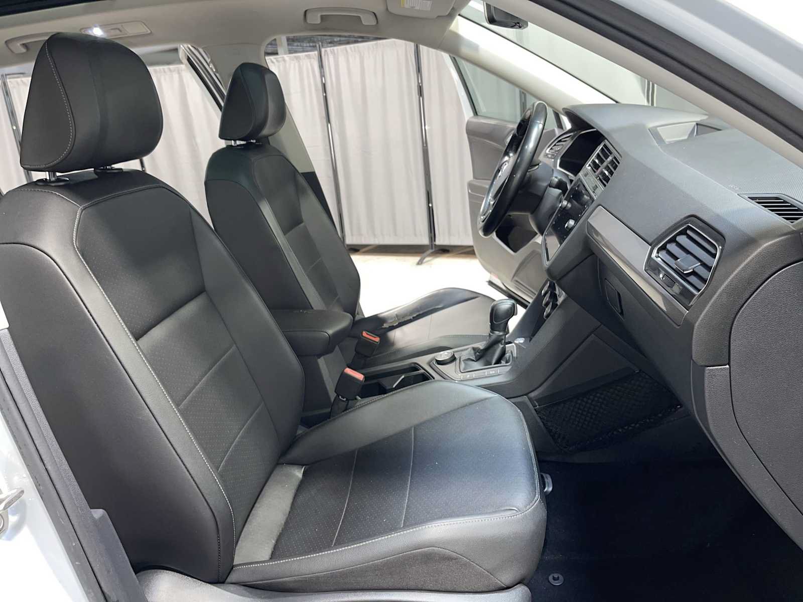 Used 2019 Volkswagen Tiguan SEL AWD/4WD image 14