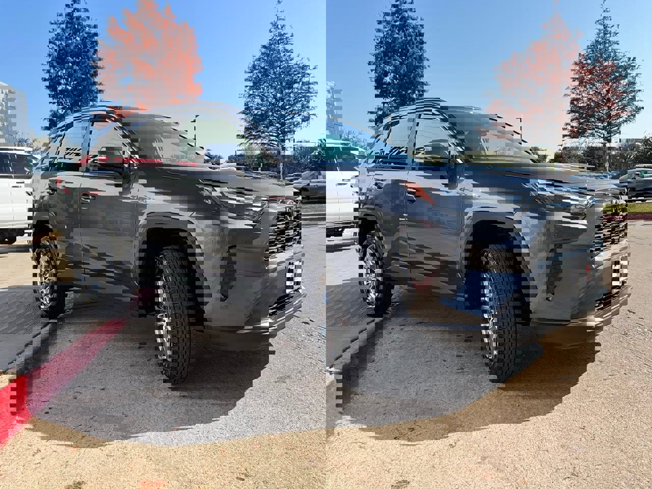 Used 2025 Toyota RAV4 XLE image 5