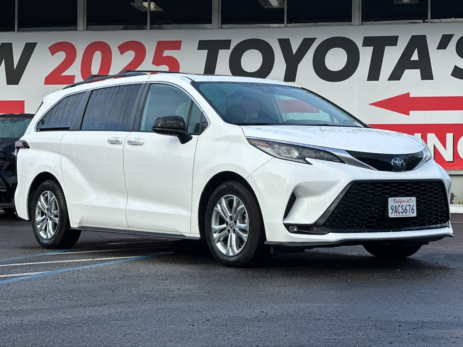 Used 2022 Toyota Sienna XSE image 8