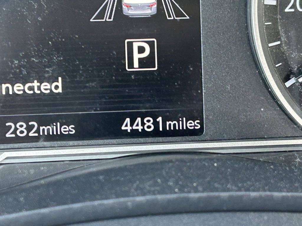 Used 2025 Nissan Versa SV w/ Trunk Package image 28