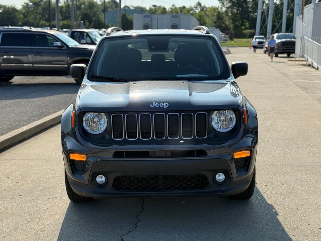 Used 2022 Jeep Renegade Latitude AWD/4WD image 3