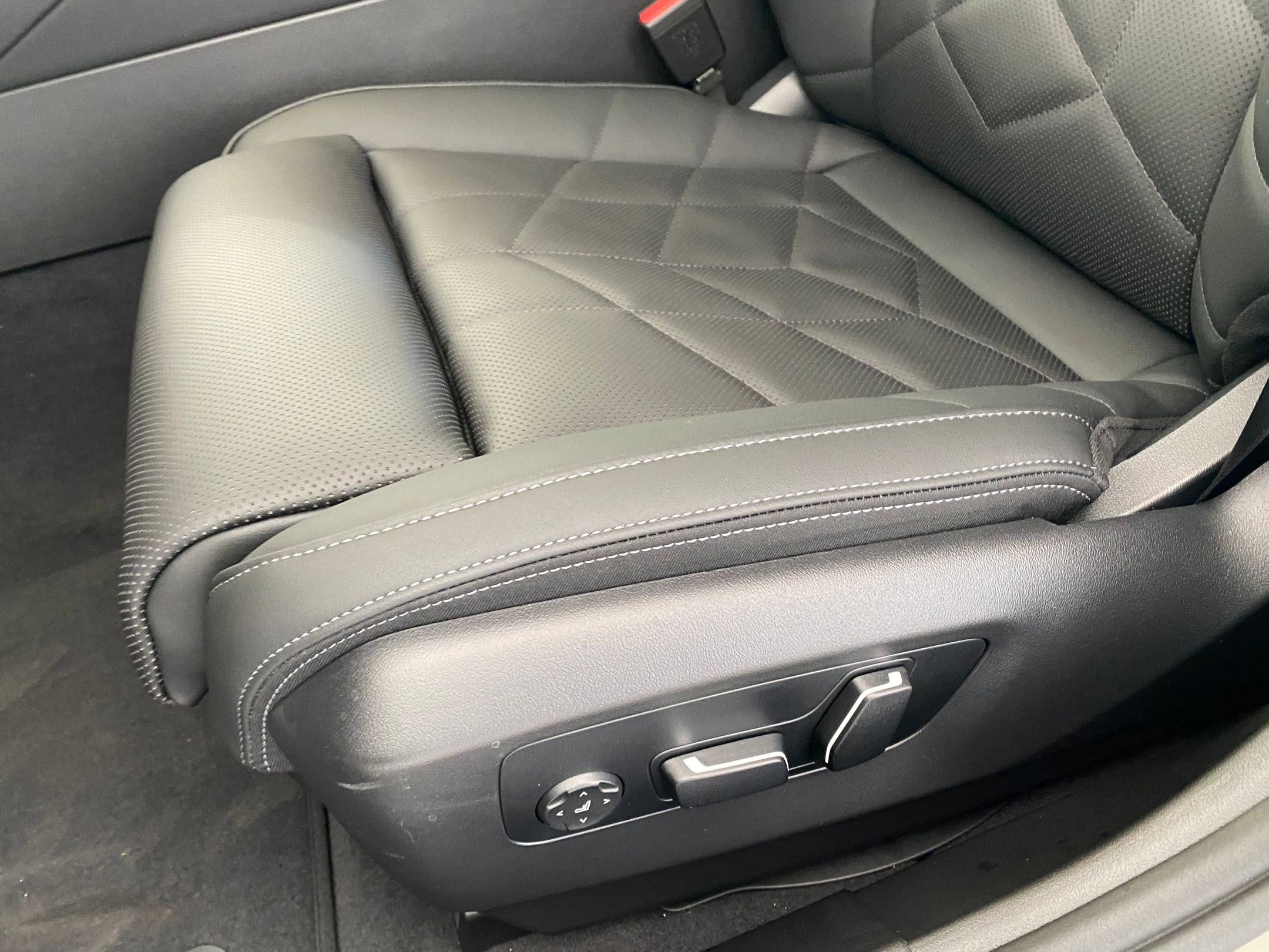 New 2026 BMW 530i xDrive w/ Premium Package image 12