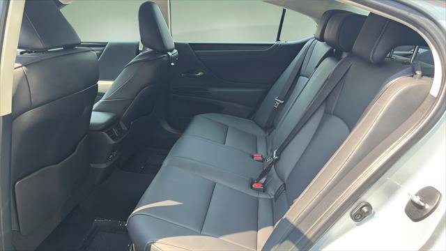 Certified 2024 Lexus ES 300h w/ Premium Package FWD image 18